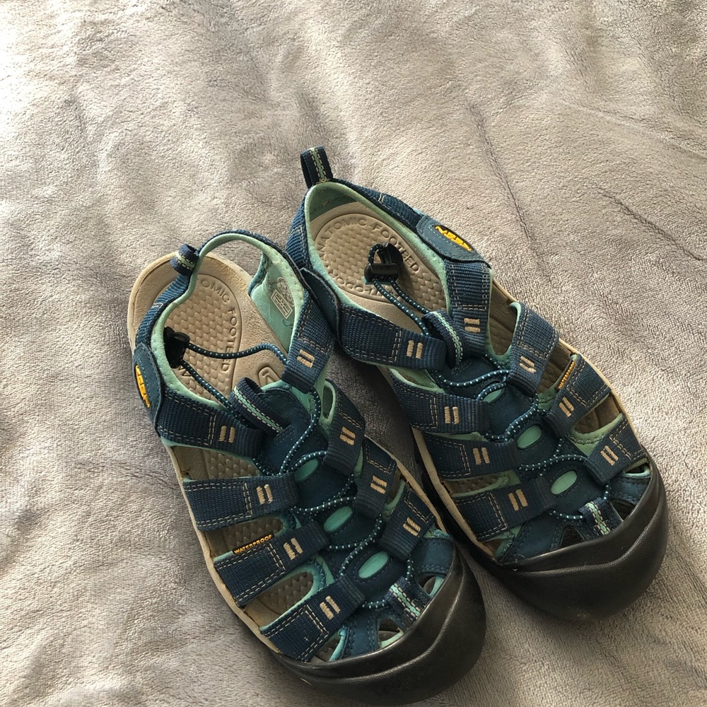 Keen shoes women’s 9